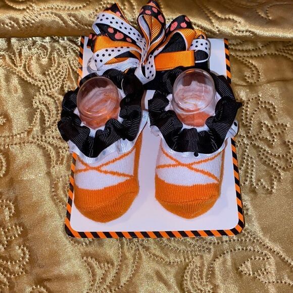 Orange, White, and Black Headwrap and Socks Set - Picture 1 of 4
